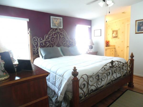 2005 Homes of Merit T16865 Mobile Home