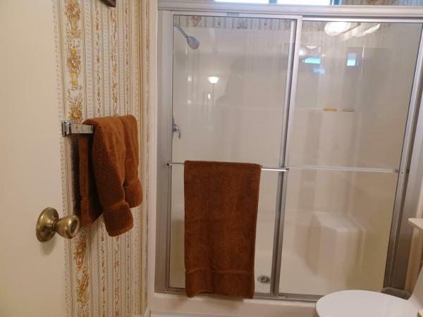 1980 Lakewood Manufactured Home