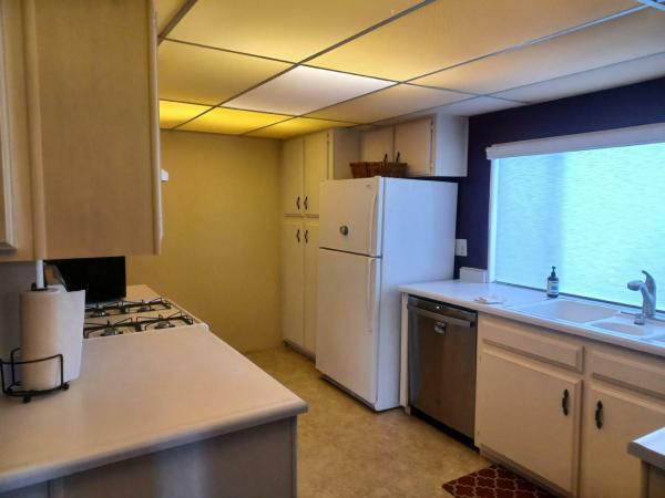 1980 Lakewood Manufactured Home