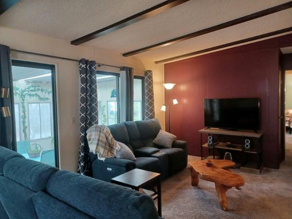 1980 Lakewood Manufactured Home