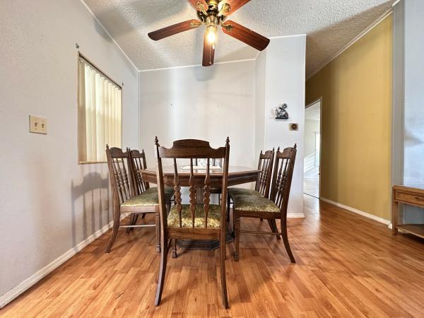 1990 Fleetwood 33B12977 Mobile Home