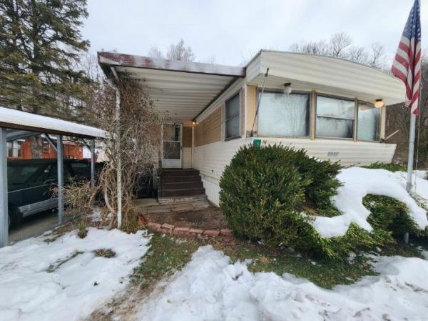 Photo 1 of 2 of home located at 3101 River Rd., Lot #90 Sodus, MI 49126