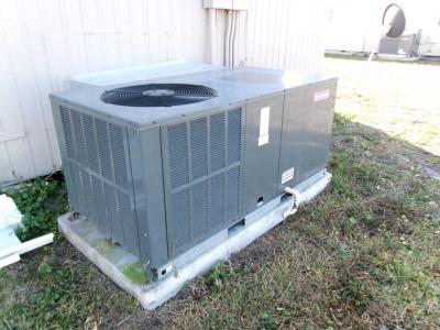 Photo 4 of 5 of home located at 7100 Ulmerton Rd Lot 2169 Largo, FL 33771