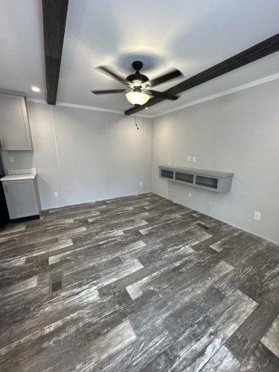 Photo 3 of 7 of home located at 20 Espinosa Dr., Austin, TX 78744