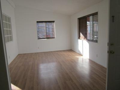 Photo 2 of 10 of home located at 112 Farmington Way Fernley, NV 89408