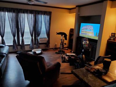 Photo 3 of 5 of home located at 10 Eagle Creek Dr Kyle, TX 78640