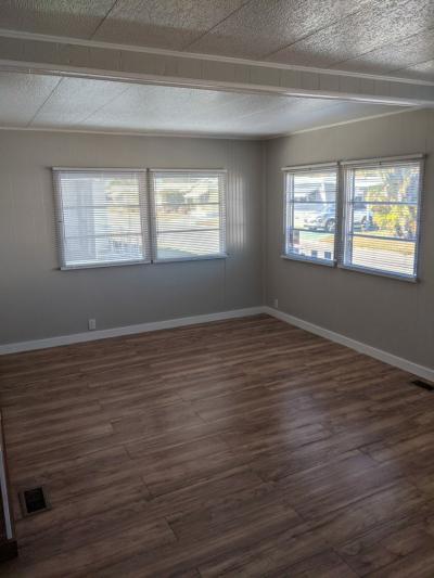 Photo 4 of 8 of home located at 570 57th Ave W Lot 210 Bradenton, FL 34207