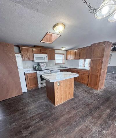 Mobile Home at 27 Village Ct Mediapolis, IA 52637