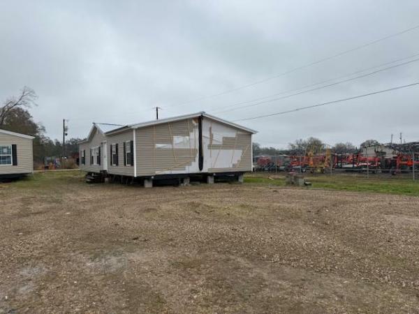 Photo 1 of 2 of home located at Hammond Mobile Homes Llc 42286 E I 55 Service Rd Hammond, LA 70403