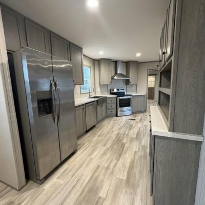 Photo 4 of 24 of home located at 325 Sycamore Loop Campbellsville, KY 42718