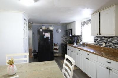 Photo 5 of 12 of home located at 2000 NW 22nd St. #407 Boynton Beach, FL 33436