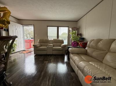 Photo 4 of 34 of home located at 1761 Sunburst Drive Apopka, FL 32703