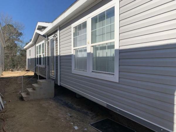 Photo 1 of 2 of home located at Farris Mobile Homes Of Laurel 12 Highway 28 W Laurel, MS 39443