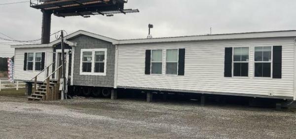 Photo 1 of 2 of home located at J And J Homes Of Cullman, Llc 410 County Road 437 Cullman, AL 35055