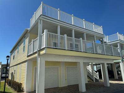 Photo 2 of 25 of home located at 417 E Intercoastal Dr Jensen Beach, FL 34957