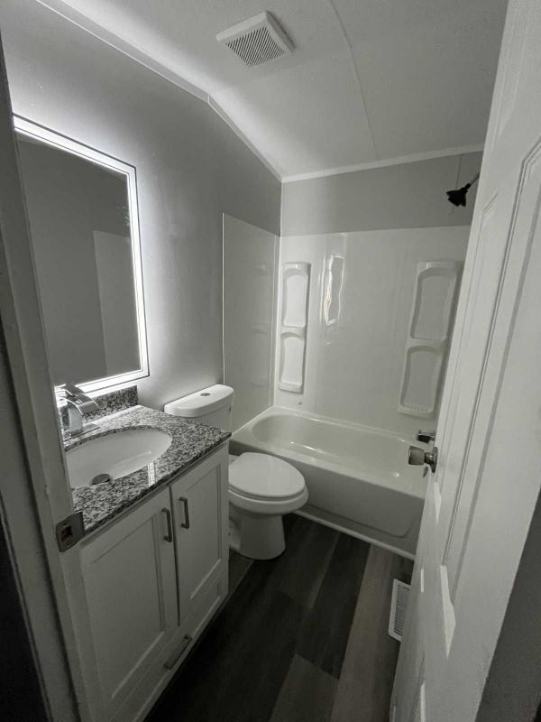 2003 Oakwood Manufactured Home