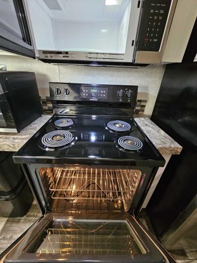 Photo 4 of 8 of home located at 17031 Us Highway 301 Lot 125 Dade City, FL 33523