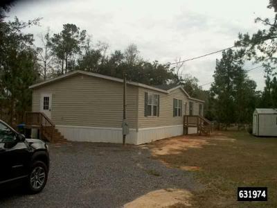 Mobile Home at 10441 NW Azalea St Bristol, FL 32321