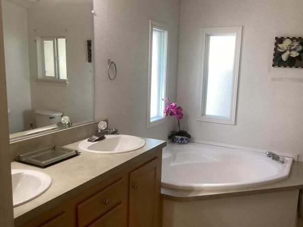 2005 Oak Manor OAK 9711 CT Mobile Home