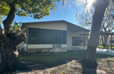 Photo 2 of 15 of home located at 1200 Lake Drive Grand Island, FL 32735