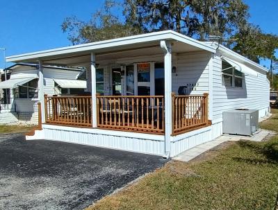 Photo 2 of 15 of home located at 37647 Chancey Road 185 Zephyrhills, FL 33541