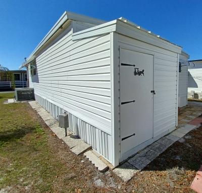 Photo 4 of 15 of home located at 37647 Chancey Road 185 Zephyrhills, FL 33541