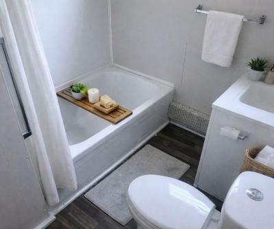 Photo 5 of 11 of home located at 10 Circle Dr Mount Dora, FL 32757