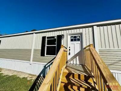 Photo 5 of 13 of home located at 267 Circle Drive Deland, FL 32724