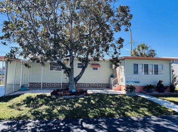 Photo 1 of 2 of home located at 1004 52nd Ave Bradenton, FL 34207