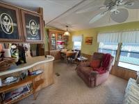 1990 Oakwood Mobile Home