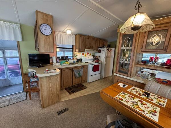 1990 Oakwood Mobile Home