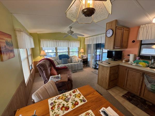 1990 Oakwood Mobile Home