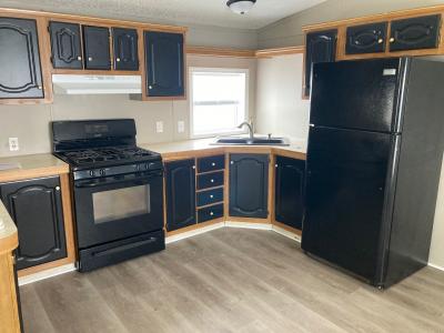 Photo 4 of 11 of home located at 519 Creek Dr. Bluffton, IN 46714