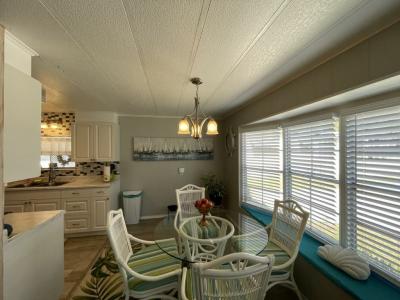 Photo 4 of 20 of home located at 36135 Pine Road Grand Island, FL 32735
