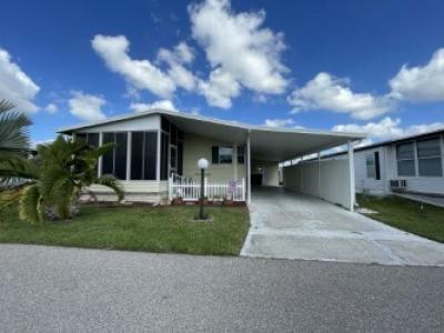 Photo 2 of 13 of home located at 1225 48th Avenue Drive Bradenton, FL 34203