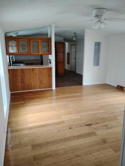 Photo 2 of 8 of home located at 4664 Victoria Court Midland, MI 48642