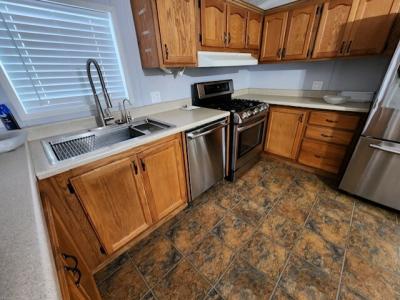 Photo 3 of 8 of home located at 4664 Victoria Court Midland, MI 48642