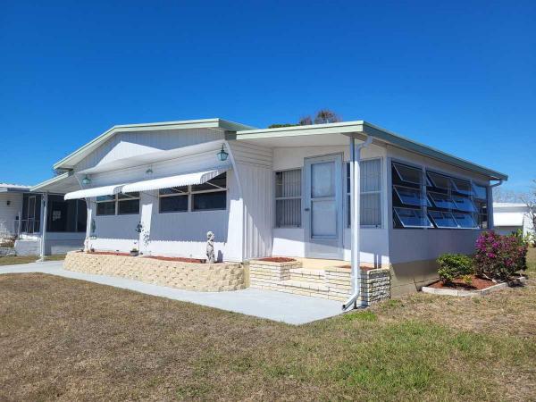 Photo 1 of 2 of home located at 2215 Fremont Dr Sarasota, FL 34238