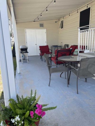 Photo 5 of 28 of home located at 1700 Canada Court Frostproof, FL 33843