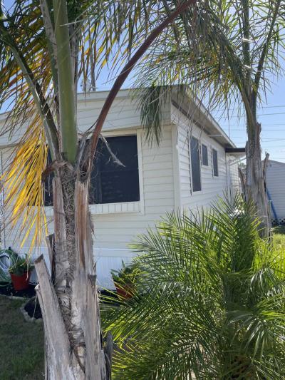 Photo 2 of 28 of home located at 1700 Canada Court Frostproof, FL 33843