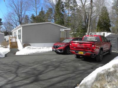 Photo 4 of 25 of home located at 51 Cresent City Mhp Clifton Park, NY 12065