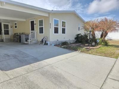 Photo 2 of 20 of home located at 935 Ridge Drive Auburndale, FL 33823