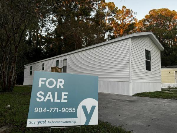 Photo 1 of 2 of home located at 9359 103rd St Lot #163 Jacksonville, FL 32210