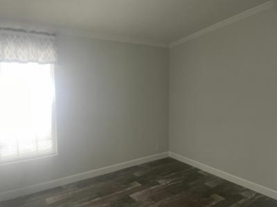 Photo 5 of 20 of home located at 13048 Orange Avenue Grand Island, FL 32735