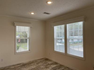 Photo 3 of 21 of home located at 13122 Grape Avenue Grand Island, FL 32735