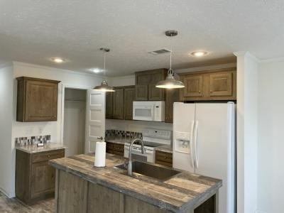 Photo 4 of 21 of home located at 13122 Grape Avenue Grand Island, FL 32735