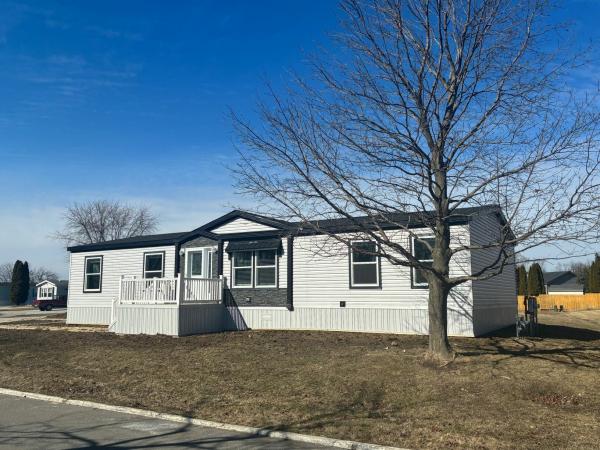 2026 Adventure 35 4603QT  Home