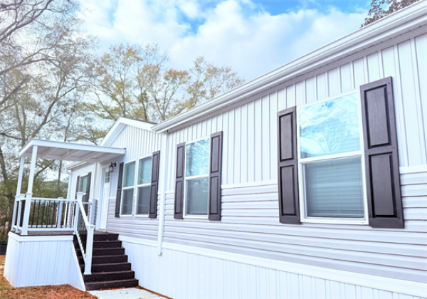 Photo 1 of 2 of home located at 121 Harness Cove Dothan, AL 36303