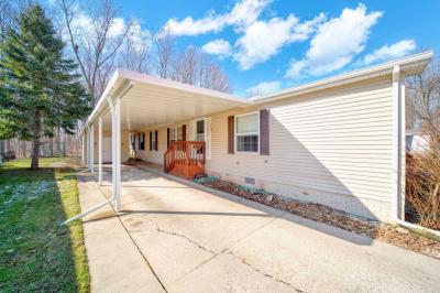 Photo 2 of 39 of home located at 909 Savannah River Dr Adrian, MI 49221