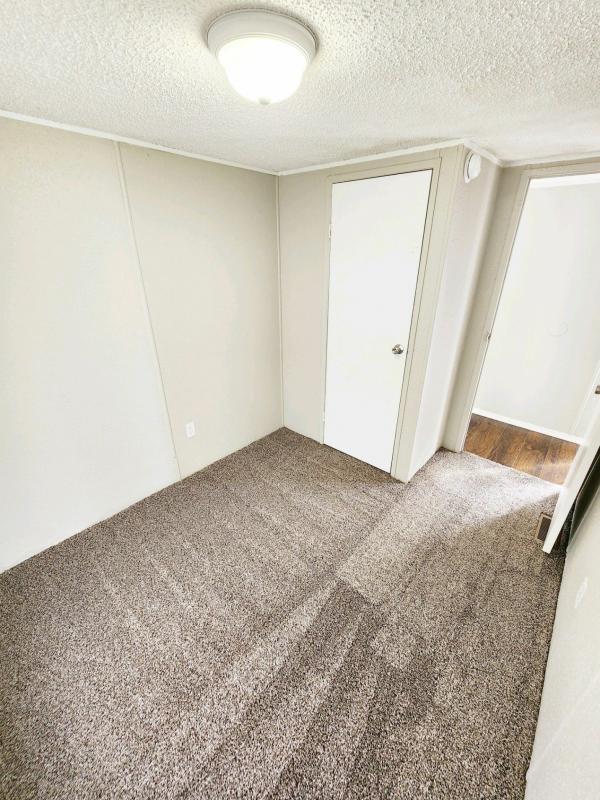 1994 Holly Park Inc Holly Park Mobile Home